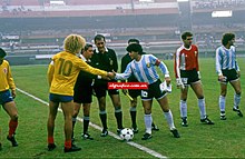 Valderrama e Maradona si stringono la mano alla Copa América del 1987