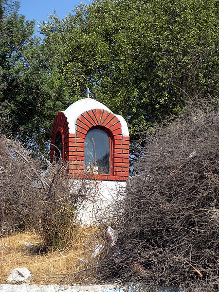 File:Votive chapel near Corinth Canal.jpg