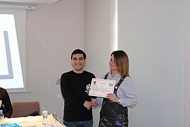 Handing the certificate to the contest participant