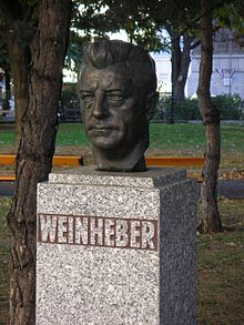 Statue of Weinheber in the Schillerplatz (Vienna)