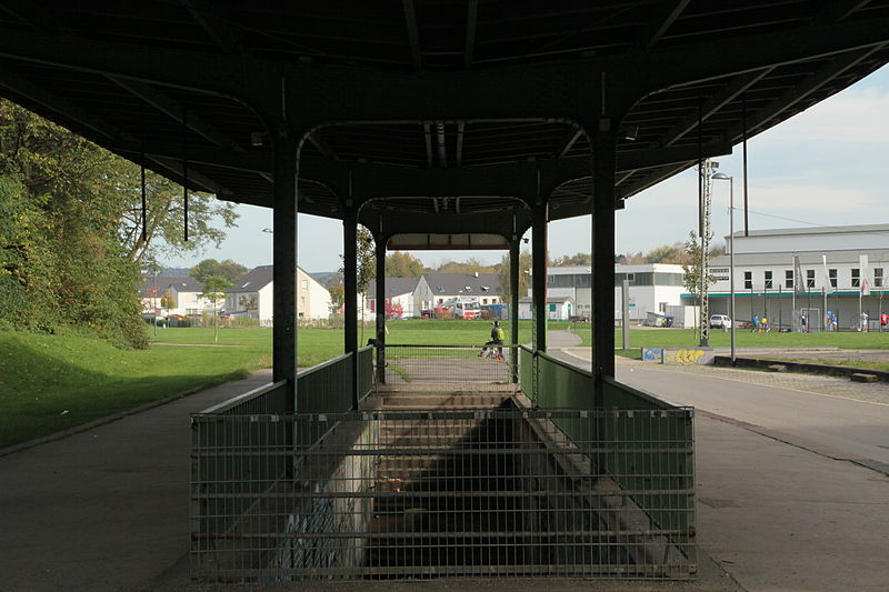 File:Wuppertal - Nordbahntrasse - Bahnhof Wichlinghausen + Bergisches Plateau 01 ies.jpg