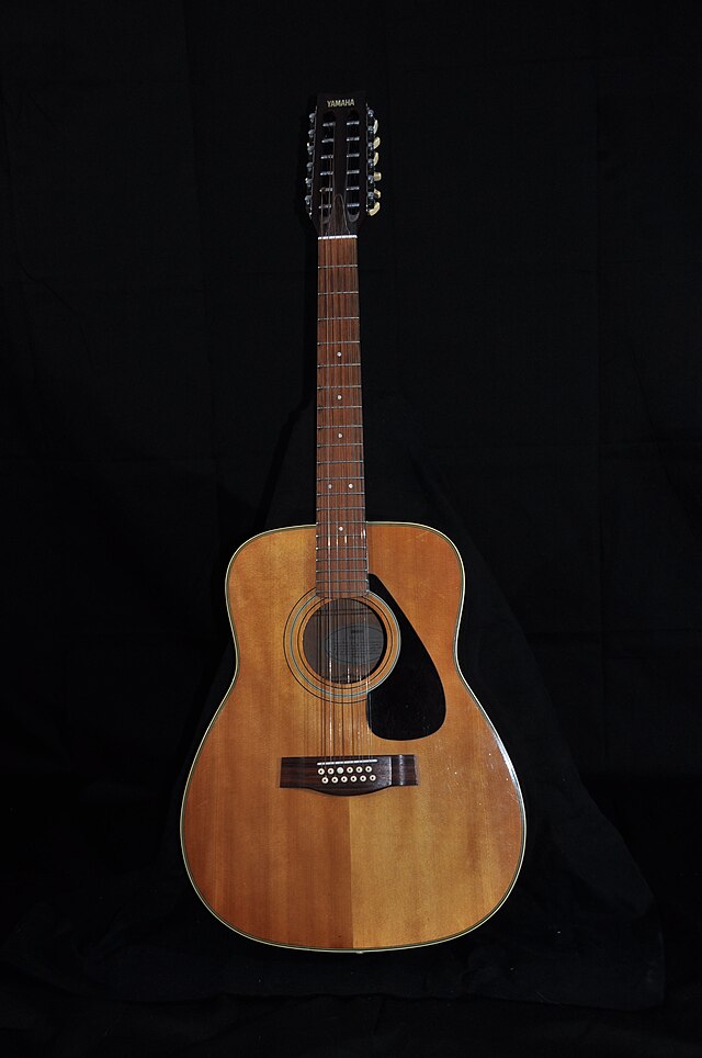 Twelve-string guitar - Wikipedia