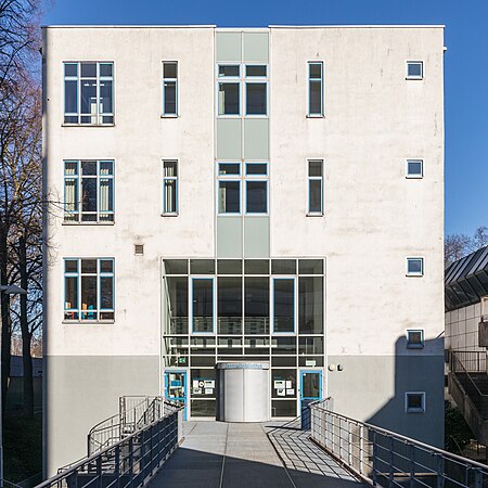 Zentralbibliothek der Sporthochschule Köln 8398