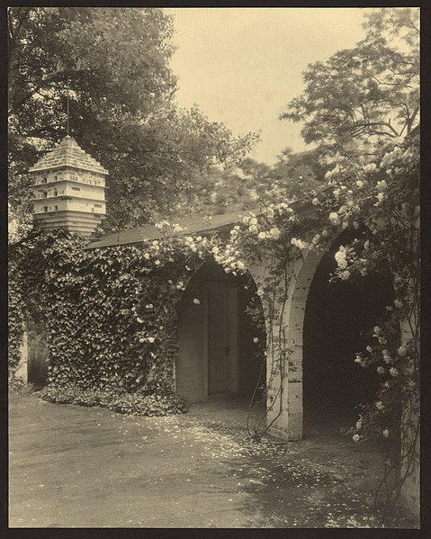 File:"Chatham," Colonel Daniel Bradford Devore house, 120 Chatham Lane, Fredericksburg, Stafford County, Virginia. Dovecote in service court LCCN2009633424.jpg