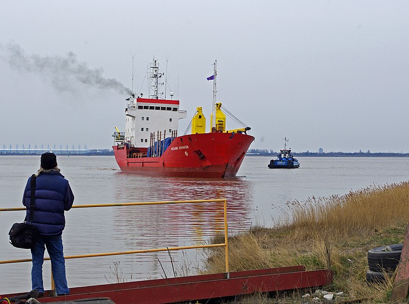 File:"Mekhanik Semakov" approaching Barrow Haven - geograph.org.uk - 3407496.jpg