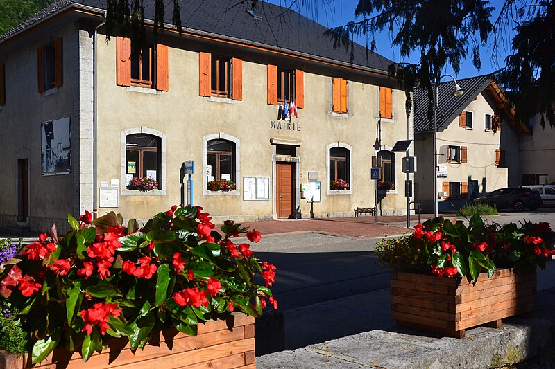 File:École (Savoie) town hall.jpg