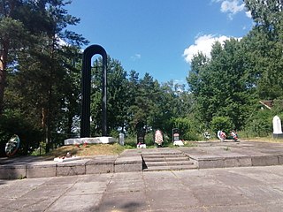 Fosa común en el pueblo de Tsvelodubovo