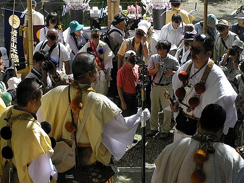 伽耶院採燈大護摩供での山伏問答の様子（兵庫県三木市）