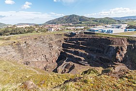 Bodovalleko Kontxa II meategia. Irudiaren erdian, Euskal Herriko Meatzaritzaren Museoaren instalazioak