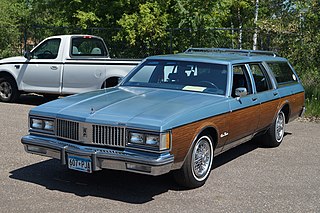 <span class="mw-page-title-main">Oldsmobile Custom Cruiser</span> Car model produced by Oldsmobile from 1971 to 1992