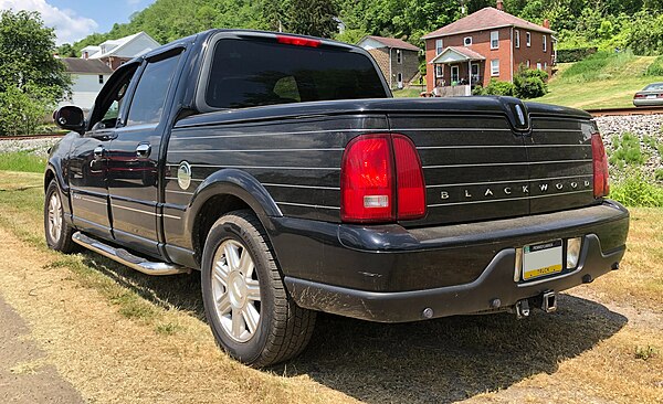 Lincoln Blackwood, rear cargo doors closed