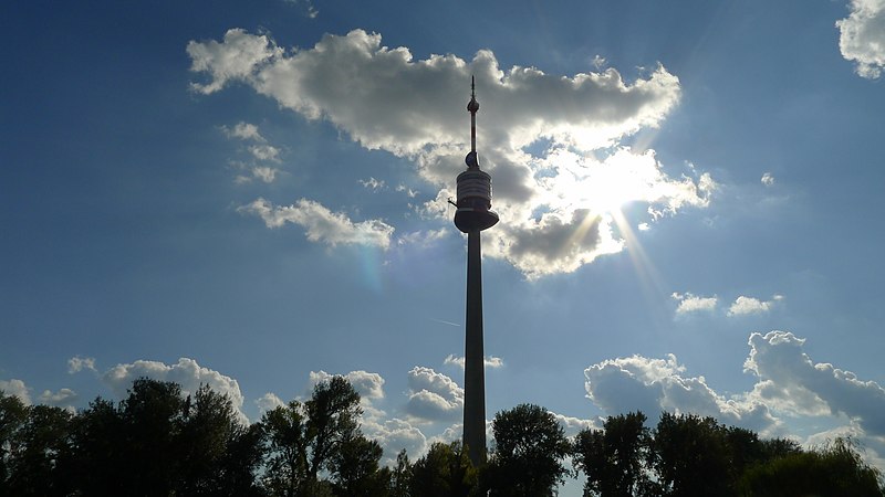 File:201208 Donauturm 01.jpg