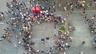 Street entertainment in Covent Garden, July 2018 20180721 Covent Garden street entertainment.jpg