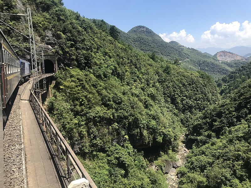 File:201908 Sichuan-Guizhou Railway in Liujiapo, Tongzi.jpg