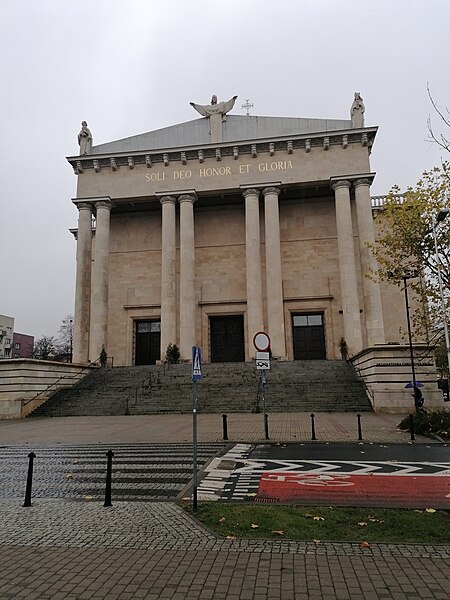 File:20221116 facade catholic cathedral Katowice 03.jpg