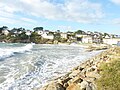 La plage de Pentrez recouverte par la mer à marée haute.