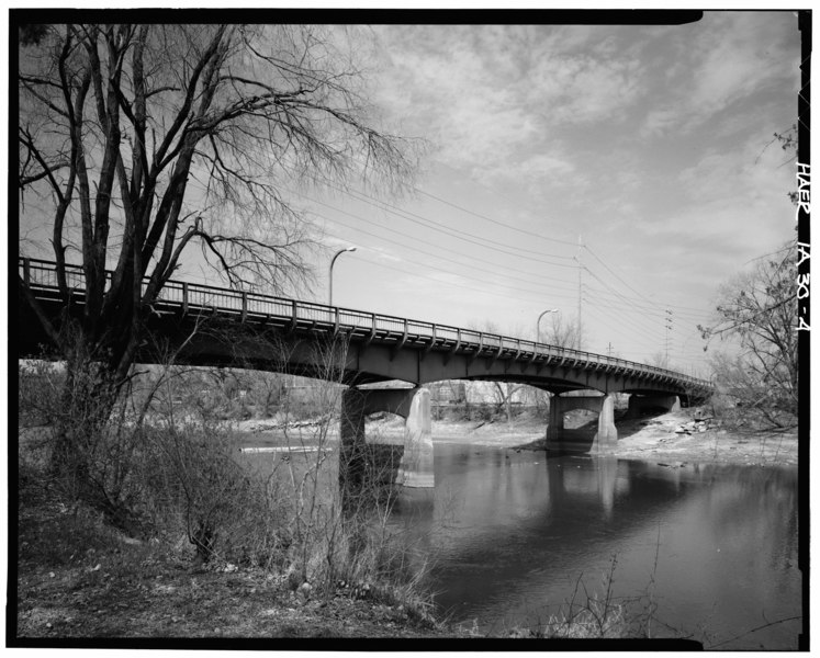 File:3-4 VIEW OF BRIDGE FROM THE WEST BANK OF THE IOWA RIVER, LOOKING NORTHEAST (Harms) - Benton Street Bridge, Spanning Iowa River at Benton Street, Iowa City, Johnson County, IA HAER IOWA,52-IOWCI,4-4.tif