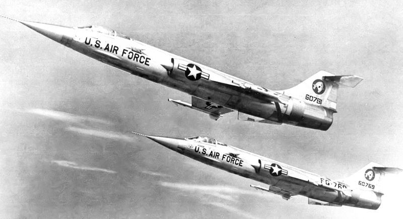 File:83d Fighter-Interceptor Squadron - F-104s 1958.jpg