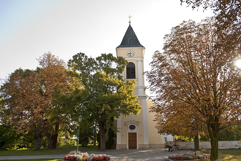 File:Achau Kirche - 2.jpg