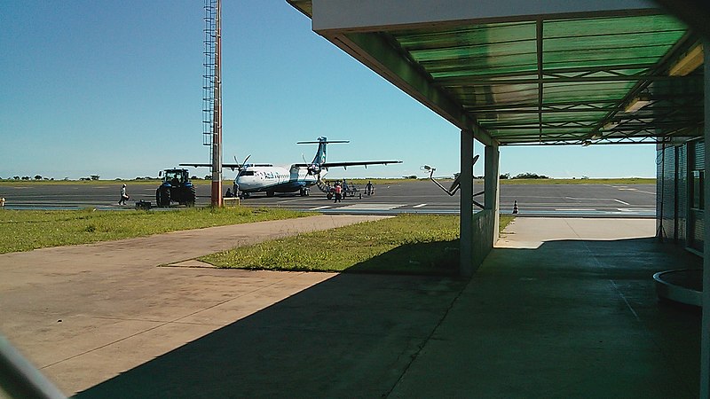 File:Aeroporto Internacional Bauru - Arealva Moussa Nakhl Tobias - ATR 72-600 Azul - 03.jpg