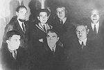 Внизу, зліва направо: Афрасіяб Бадалбейлі, Рейнгольд Глієр і Муслім Магомаєв. Баку. 1930-ті