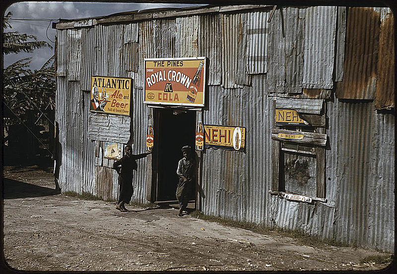 File:African American migratory workers by a 'juke joint'. Belle Glade, Florida, February 1941.jpg