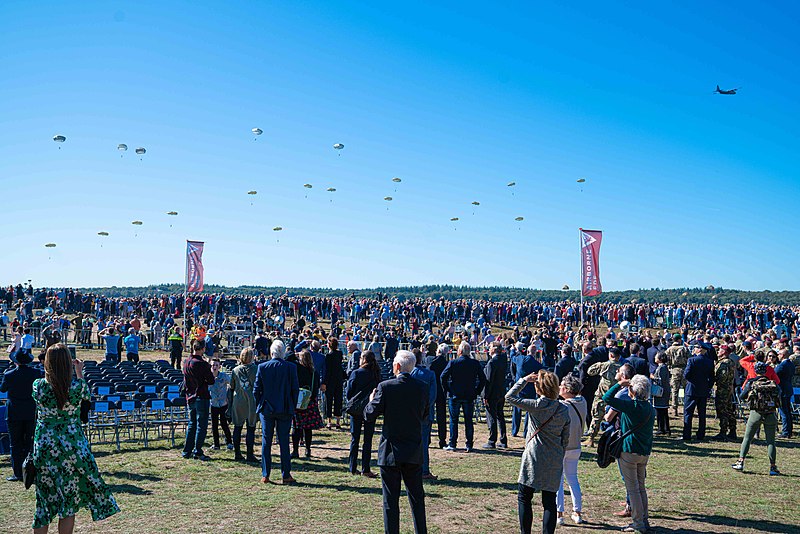 File:Airborne herdenking 75 jaar Market Garden-5.jpg