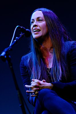 Alanis Morissette Saban Theatressa, Beverly Hillsissä, Kaliforniassa 2013