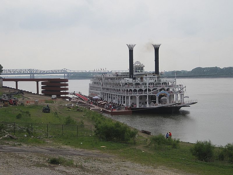 File:American Queen Memphis TN 2012-04-27 002.jpg