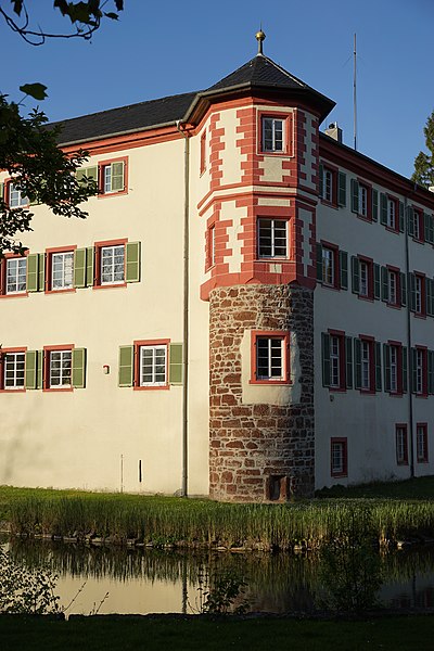 File:Angelbachtal - Eichtersheim - Schloss - Ansicht von SW - Detail.jpg