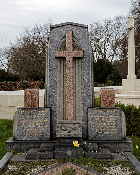 File:Art Deco gravestone - City of London Cemetery and Crematorium - Charles William and Sarah Brown.jpg