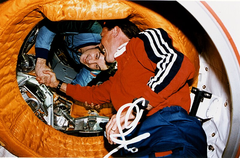 File:Astronaut Gibson Shakes Hands with Cosmonaut Dezhurov - GPN-2002-000062.jpg