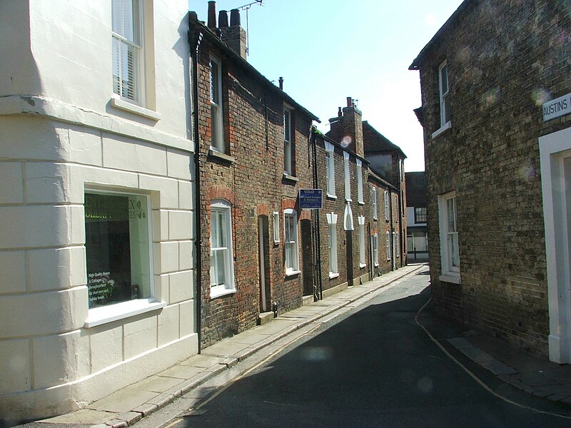 File:Austins Lane, Sandwich - geograph.org.uk - 4518835.jpg