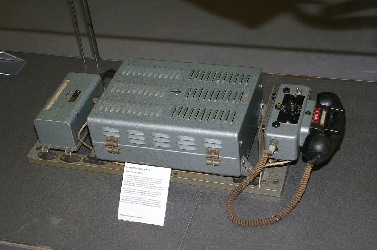 File:Autotelefon Einbaugerät A-Netz IMGP9908.jpg - Wikimedia Commons