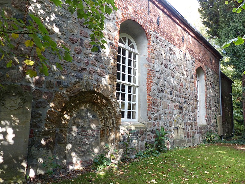 File:BH-Wulsdorf Kirche193Südseite.JPG