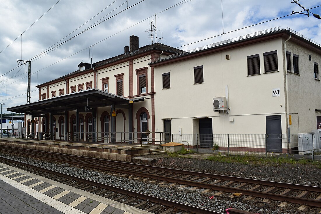 File:Bahnhof Wächtersbach.jpg