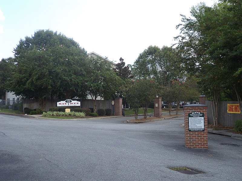 File:Baytree Condominiums, Valdosta.JPG