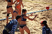 Deutsch: Beachhandball bei den Olympischen Jugendspielen 2018; Tag 3, 10. Oktober 2018; Mädchen, Vorrunde, Gruppe B - Niederlande-Argentinien 2:0 English: Beach handball at the 2018 Summer Youth Olympics at 10 October 2018 – Girls Preliminary Round Group B‎ – Netherlands-Argentina 2:0