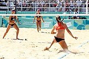 Deutsch: Beachvolleyball bei den Olympischen Jugendspielen 2018; Tag 9, 15. Oktober 2018; Mädchen, Viertelfinale: USA-Spanien 2–1 (21–19/17–21/15–9) English: Beach volleyball at the 2018 Summer Youth Olympics at 15 October 2018 – Girls Quarterfinals: USA-Spain 2–1 (21–19/17–21/15–9)