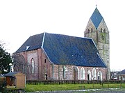 Het grote dak aan de zijkant van de kerk