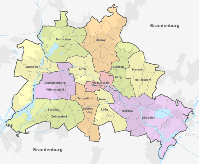 Berlin, administrative divisions (+districts -boroughs (borders only) +pop) - de - colored.svg