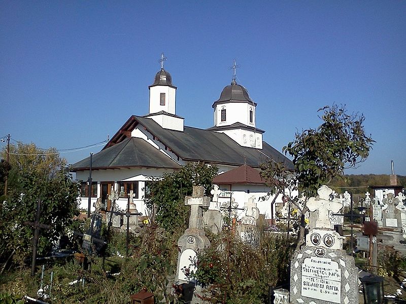 File:Biserica din cimitir - Odaile.jpg