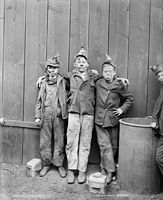 Breaker Boys, Kingston, suchá deska 8x10 palců, 1890-1910