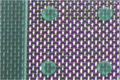 Détail de la micro-grille d'un détecteur dit "bulk". La distance entre les plots est de 2 millimètres
