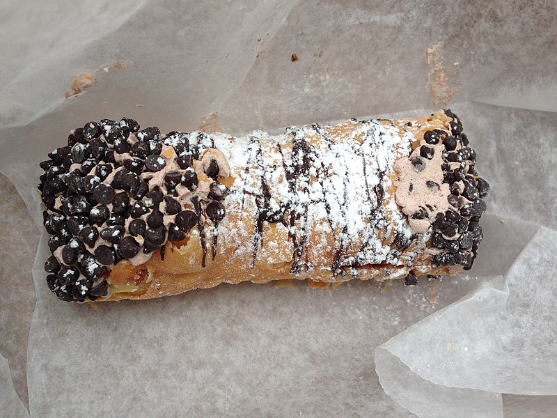 File:Cannoli (16399791168).jpg