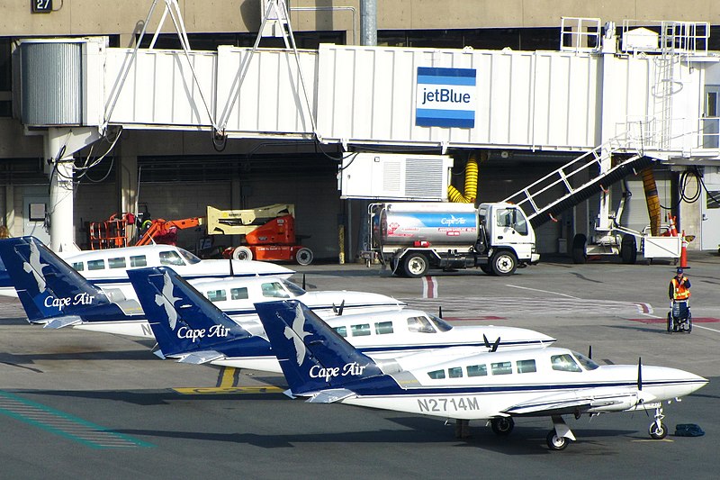 File:Cape Air (6544774239) (cropped).jpg