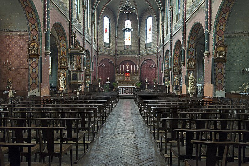 File:Caraman - l'église Saint-Pierre l'intérieur.jpg