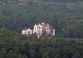 Català: Torre Vasconcel, Torre Lluch. Ctra. de l'Arrabassada, km 13,1 (Sant Cugat del Vallès). This is a photo of a building listed in the Catalan heritage register as Bé Cultural d'Interès Local (BCIL) under the reference IPA-27888. Object location 41° 27′ 22.6″ N, 2° 05′ 17.27″ E  View all coordinates using: OpenStreetMap