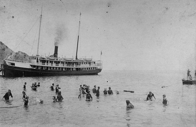 Tourists enjoying the waters off Catalina in 1889