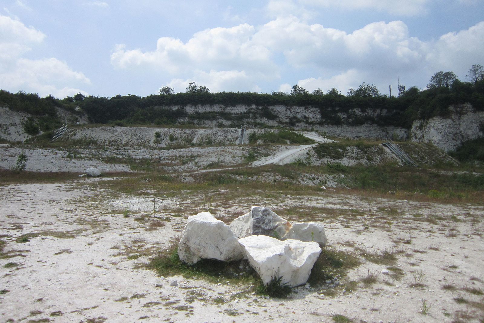 Ист пит. Chalk Quarry.